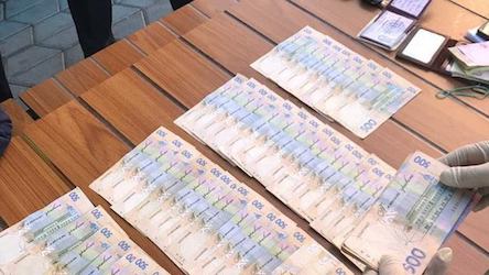 Свежие новости: В Киеве поймали чиновников, оформлявших за взятки парковочные места