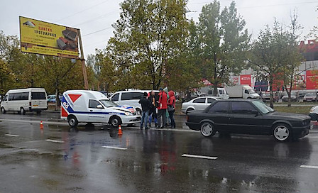 Свежие новости: В Николаеве столкнулись автомобили Skoda Superb и Daewoo Sens