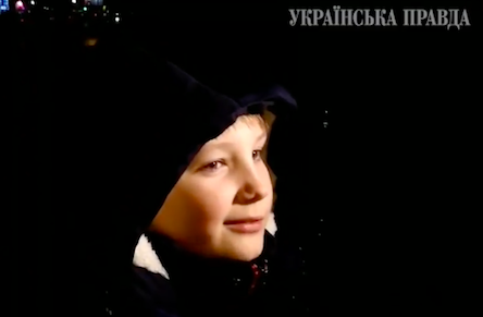 Фото новости: ВИДЕО: Мальчик, который был заложником в харьковском отделении  Свежие новости: ВИДЕО: Мальчик, который был заложником в харьковском отделении