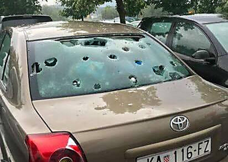 Свежие новости: В Словении град размером с теннисный мяч разбил автомобили на парковке