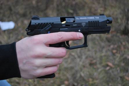 Свежие новости: В России подросток открыл стрельбу в школе, есть пострадавшие