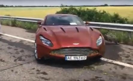 Свежие новости: На трассе Харьков-Днепр бросили авто стоимостью 8 млн