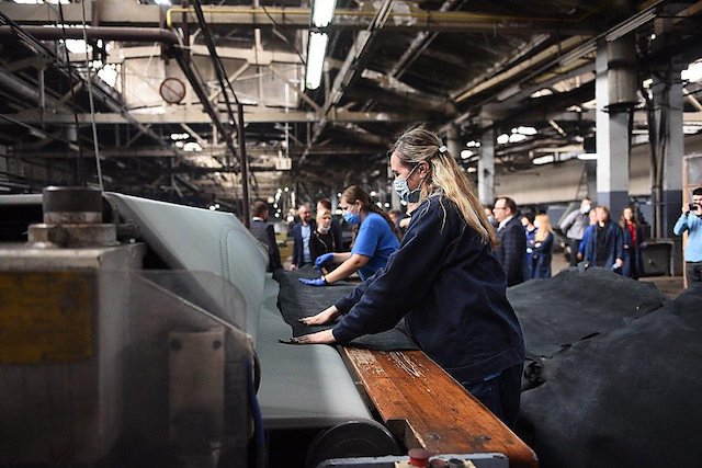 Свежие новости: Арахамия и Замазеева посетили Вознесенский кожевенный завод и пообещали поддержку на уровне страны и области