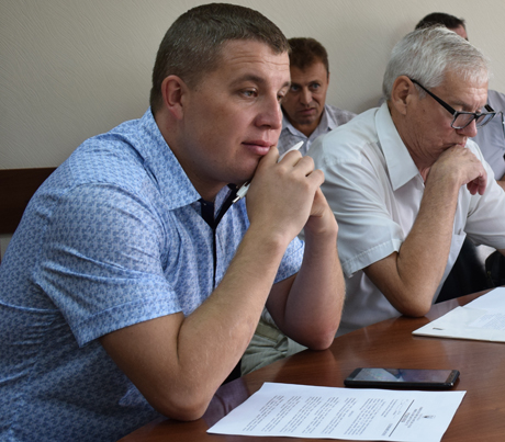 Свежие новости: Депутат Віктор Бабич підготував проект рішення, яким передбачається зменшення премій високопосадовцям Южноукраїнської міської ради