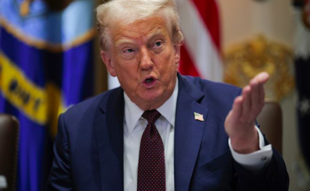 Свежие новости: Трампа екстрено евакуювали після стрілянини на вечері