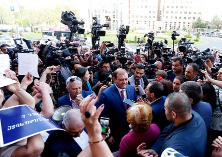 Свежие новости: Вчера Тарон Маркарян перестал быть мэром