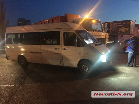 Свежие новости: В центре Николаева столкнулись мусоровоз «МАЗ» и маршрутка: есть пострадавшие