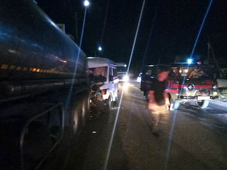 Свежие новости: ДТП в Вознесенском районе: столкнулись Меrsedes Bens и DAF с цистерной. Водителя вырезали из железа