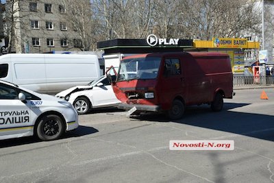 Свежие новости: В Николаеве произошло ДТП: четверо пострадавших, в том числе ребенок