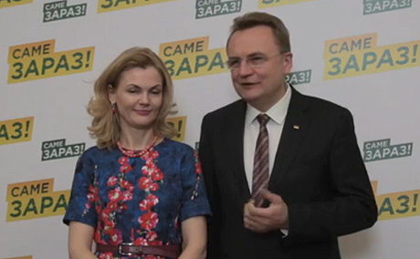 Фото новости: На одного кандидата меньше: Садовый снялся с выборов в пользу Гриценко Свежие новости: На одного кандидата меньше: Садовый снялся с выборов в пользу Гриценко