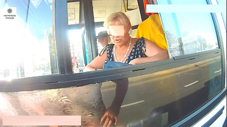 Свежие новости: В Николаеве патрульные оштрафовали водителя троллейбуса, которая проехала на красный свет