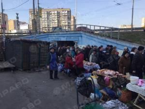 Свежие новости: Адский коридор на выходе из метро устроили торговцы