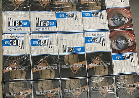 Свежие новости: На Львовщине пограничники задержали автомобиль с дипномерами, в котором обнаружили 150 тысяч контрабандных пачек сигарет