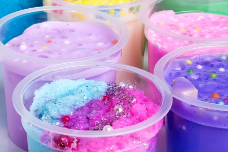 Свежие новости: В Киеве 4-х летняя девочка попала в больницу из-за химических ожогов от игрушки