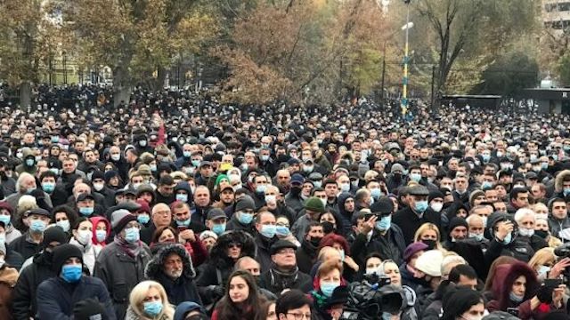 Свежие новости: В Ереване протестующие штурмовали генпрокуратуру: требуют арестовать Пашиняна