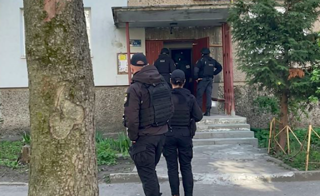 Свежие новости: У Львові чоловік стріляв в багатоповерхівці