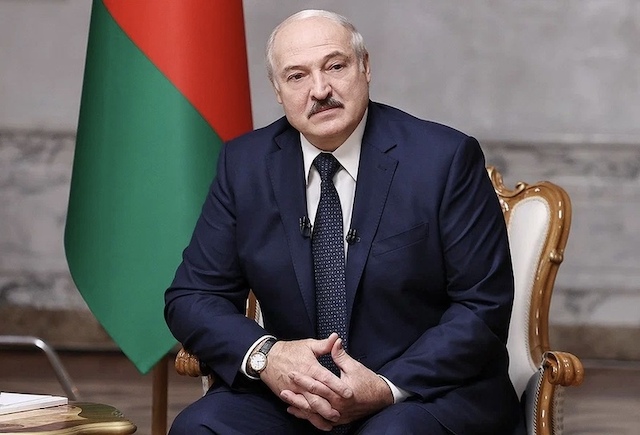 Свежие новости: Лукашенко на початку війни вибачався й пропонував вдарити по заводу в Білорусі – Зеленський