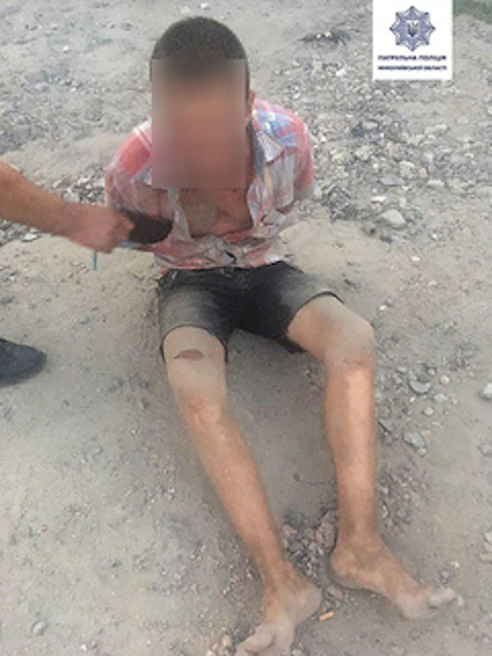 Свежие новости: В Николаеве хулиган бросался с кухонным топориком на патрульных, которые приехали на вызов