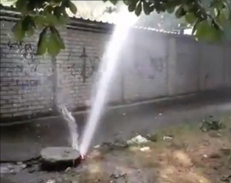 Свежие новости: В Николаеве из-за аварии канализационных сетей, фонтан бил в несколько метров высотой