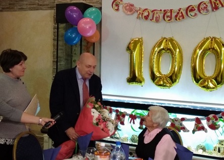 Свежие новости: История жизни. Том сто: Жительницу Южноукраинска поздравили со столетним юбилеем