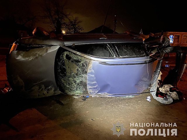 Свежие новости: В Вознесенске 20-летний пьяный водитель на Volkswagen врезался в электроопору – он и еще трое подростков попали в больницу