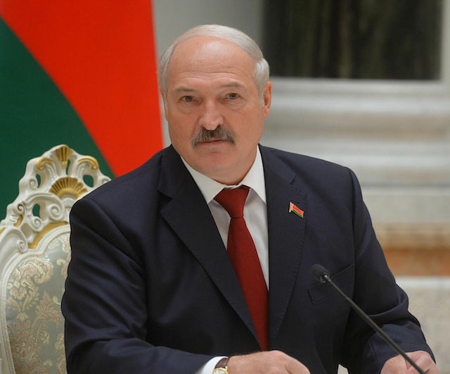 Свежие новости: Лукашенко признал, что его силовики могли помогать мигрантам прорывать границу