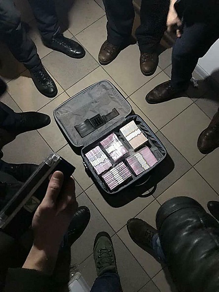 Свежие новости: «За передачу в аренду 300 га земли»: В Киевской области на взятке в ₴1,3 миллиона задержали группу чиновников