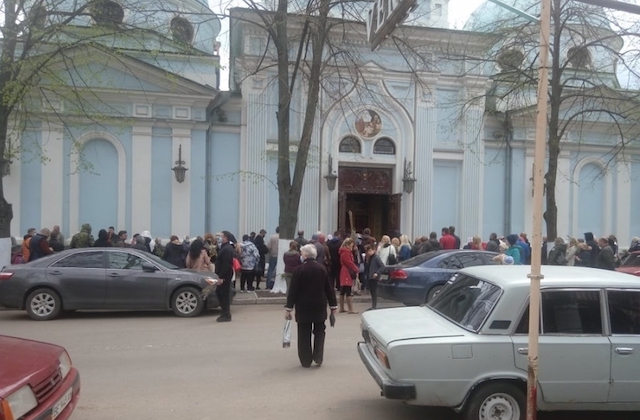 Свежие новости: «Без масок и дистанции»: в Николаеве отмечают Вербное воскресенье