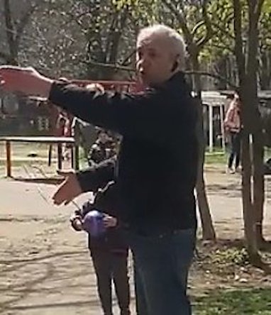 Свежие новости: В Николаеве мужчина ударил ребенка из-за того, что дети катались на дереве