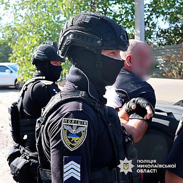 Свежие новости: У Миколаєві затримали двох чоловіків, які вимагали $7 тисяч неіснуючого боргу