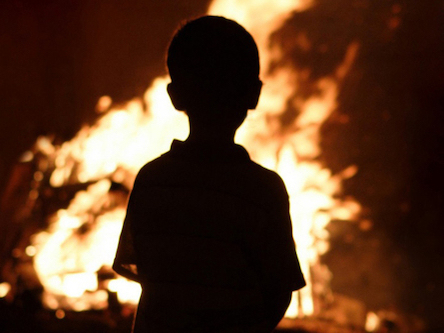 Свежие новости: «Отец сжег в кроватке ребенка 6 лет