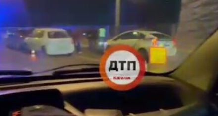 Свежие новости: В Киеве масштабная авария: авто разбросало по дороге