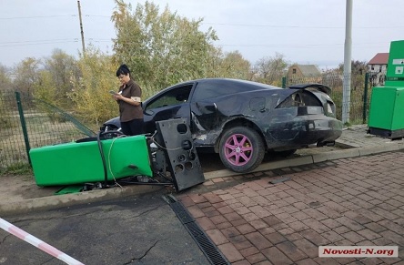 Свежие новости: Под Николаевом пьяный водитель на «Хонде», удирая от полиции, снес колонку на автозаправке