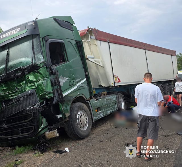 Свежие новости: На Миколаївщині сталася смертельна ДТП: загинули 9 людей, ще 8 постраждали