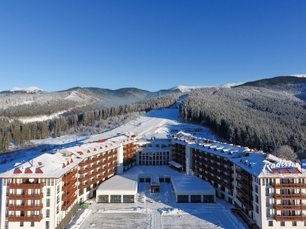 Свежие новости: Зеленский в Буковеле заселился в одну гостиницу с Коломойским, – СМИ