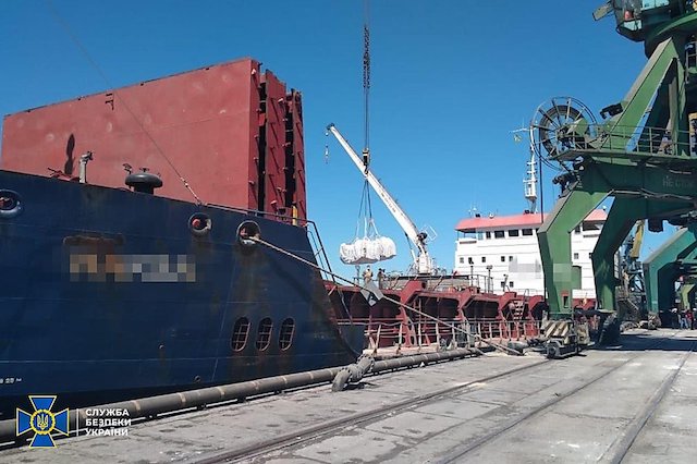 Свежие новости: На прибывшем в Николаев судне с контрабандой нашли 8 тысяч флаконов поддельных и наркосодержащих лекарств