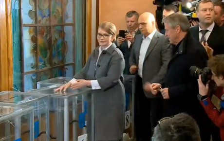Свежие новости: Бойко и Тимошенко проголосовали первыми из кандидатов