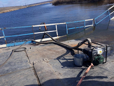 Свежие новости: В Снигиревском районе «утонул» понтонный мост