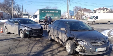 Свежие новости: В Николаеве столкнулись автомобили Hyundai и Тoyota