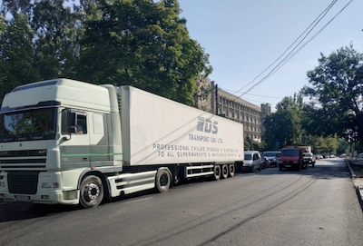 Свежие новости: В Николаева образовалась пробка - столкнулись мусоровоз и маршрутка