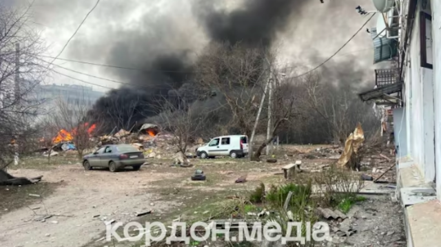 Фото новости: Росіяни вдарили по Сумах: міськрада повідомляє про 88 постраждалих, з них 17 дітей Свежие новости: Росіяни вдарили по Сумах: міськрада повідомляє про 88 постраждалих, з них 17 дітей