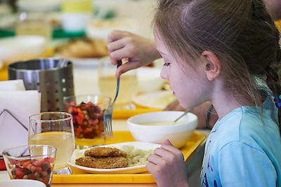 Свежие новости: Депутаты горсовета отказались рассмотреть вопрос о возвращении бесплатного питания в школах Николаева