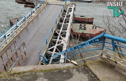 Свежие новости: ВИДЕО: В Николаеве рухнула в воду часть понтонного моста через реку Ингул