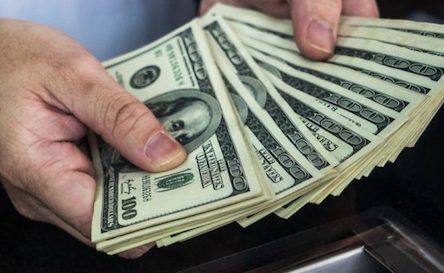 Свежие новости: Доллар и евро в Украине рекордно упали в цене