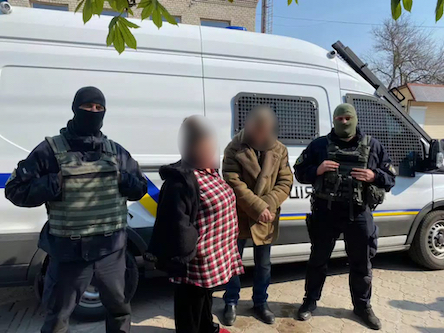 Свежие новости: Херсонские полицейские задержали группировку наркоторговцев, которую возглавляла 57-летняя женщина