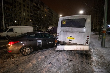 Свежие новости: ДТП в Киеве: таксист протаранил автобус