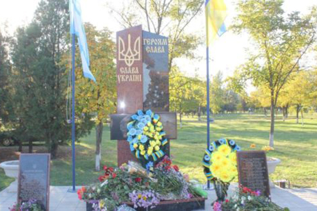 Свежие новости: Это проявление сепаратизма, — депутат рассказал, что Снигиревский горсовет сделал с украинской символикой возле памятника воинам АТО