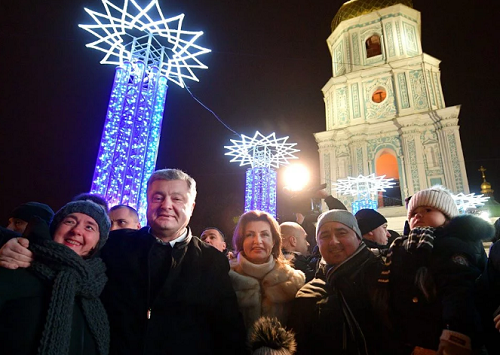Свежие новости: Президент Порошенко пришел встречать Новый год на Софиевскую площадь
