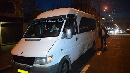 Свежие новости: В центре Николаева столкнулись «Мицубиси» и маршрутка «Мерседес»