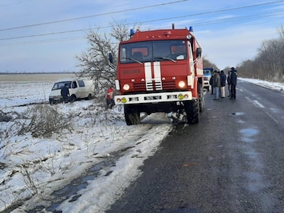 Свежие новости: На Николаевщине микроавтобус слетел в кювет